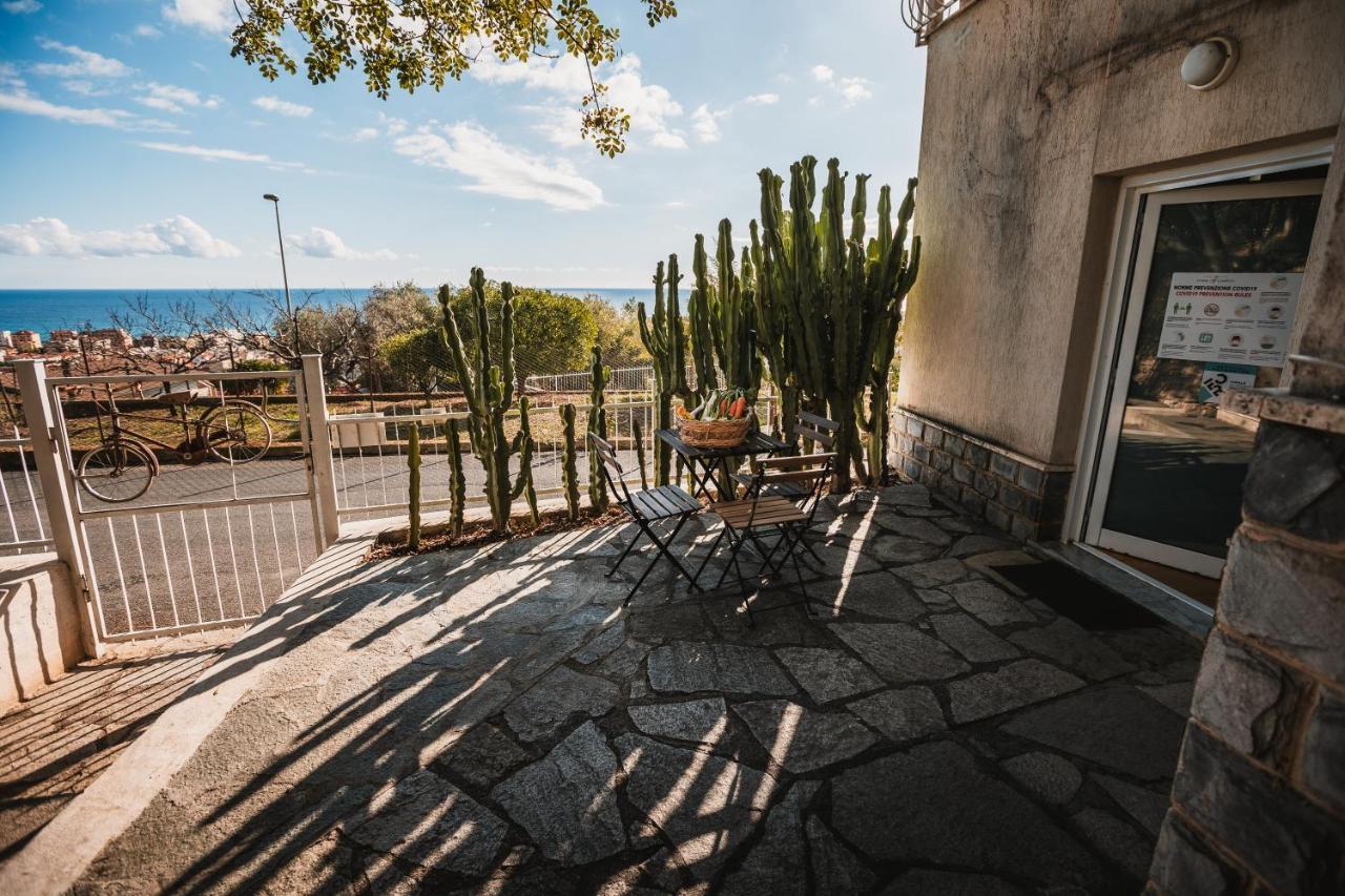 Agriturismo Rose Di Pietra Pietra Ligure Exterior foto